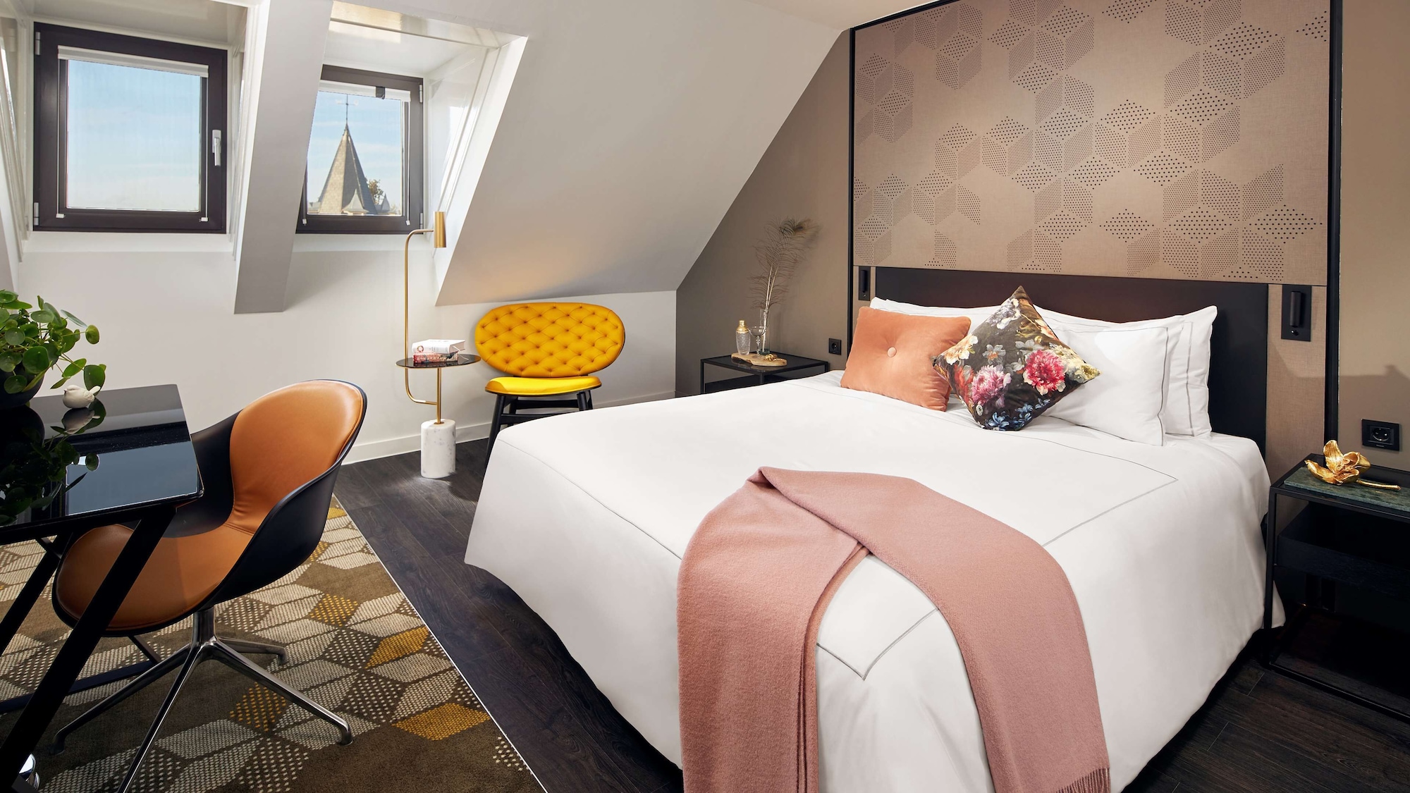 DELUXE, KING BED, GARDEN VIEW