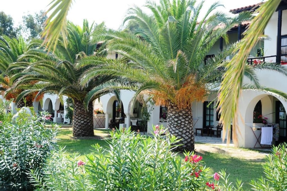 Assa Maris Beach Hotel 93/108