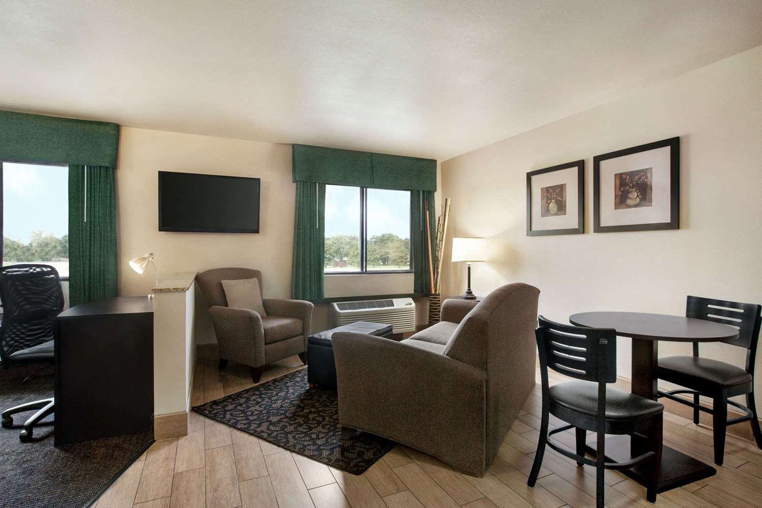 Travelodge By Wyndham Livonia 16/21