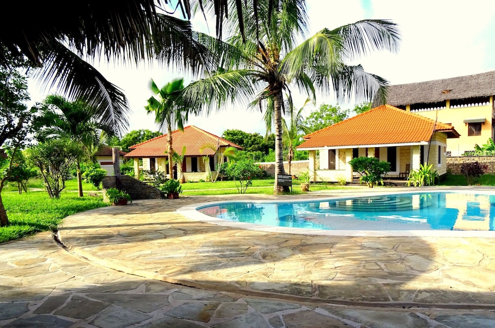 Doric Cottages Diani 40/50