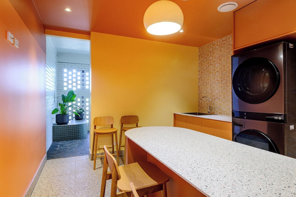 The Queens Hotel Motel Gladstone 34/48