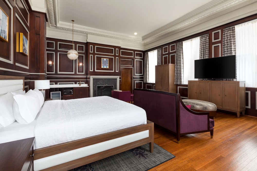 Hampton Inn and Suites Baltimore Inner Harbor 17/41