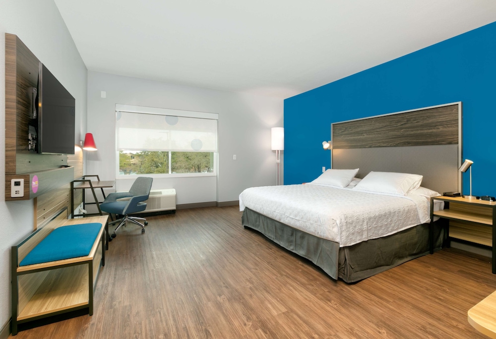 ROOM, KING BED, ACCESSIBLE