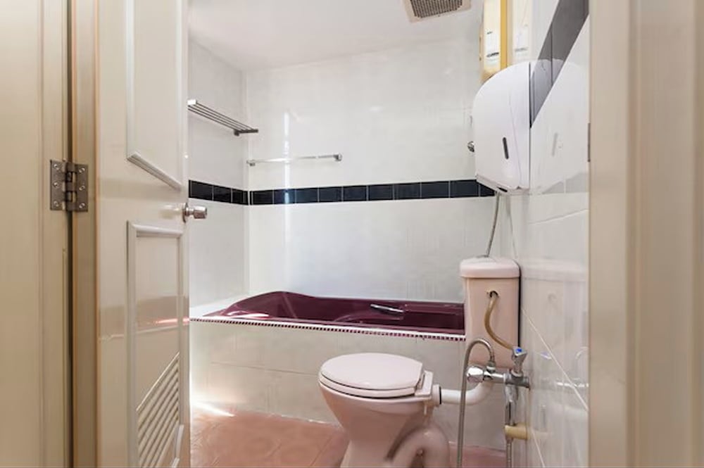 Hotel O T P Hotel 52/54
