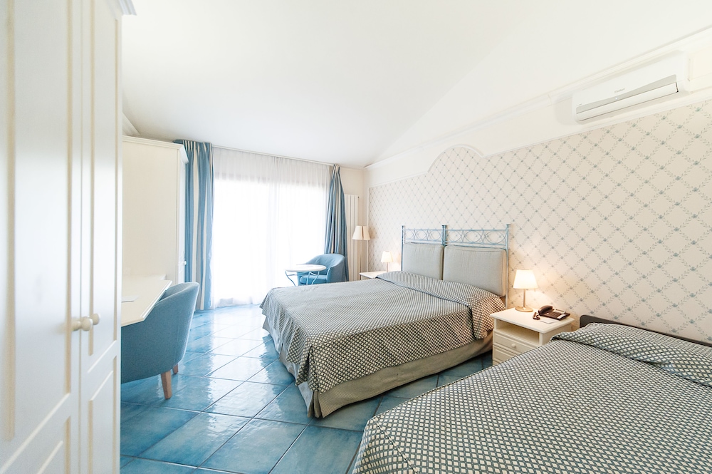 Hotel Santa Gilla 18/66