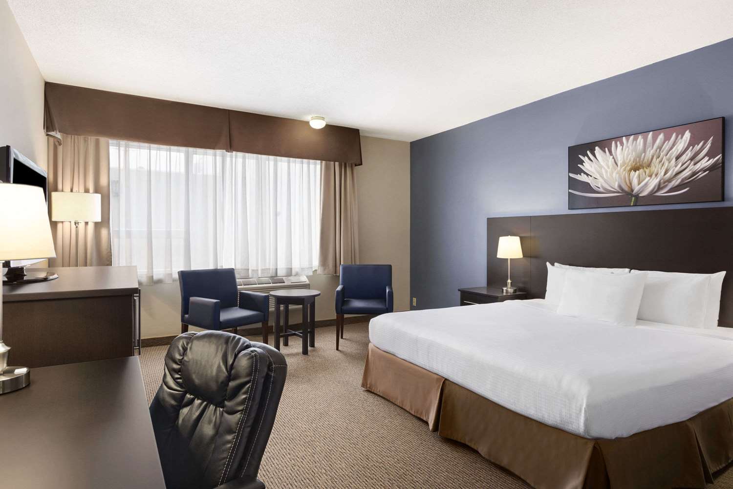 Days Inn by Wyndham Montreal Airport Conference Centre 2/12