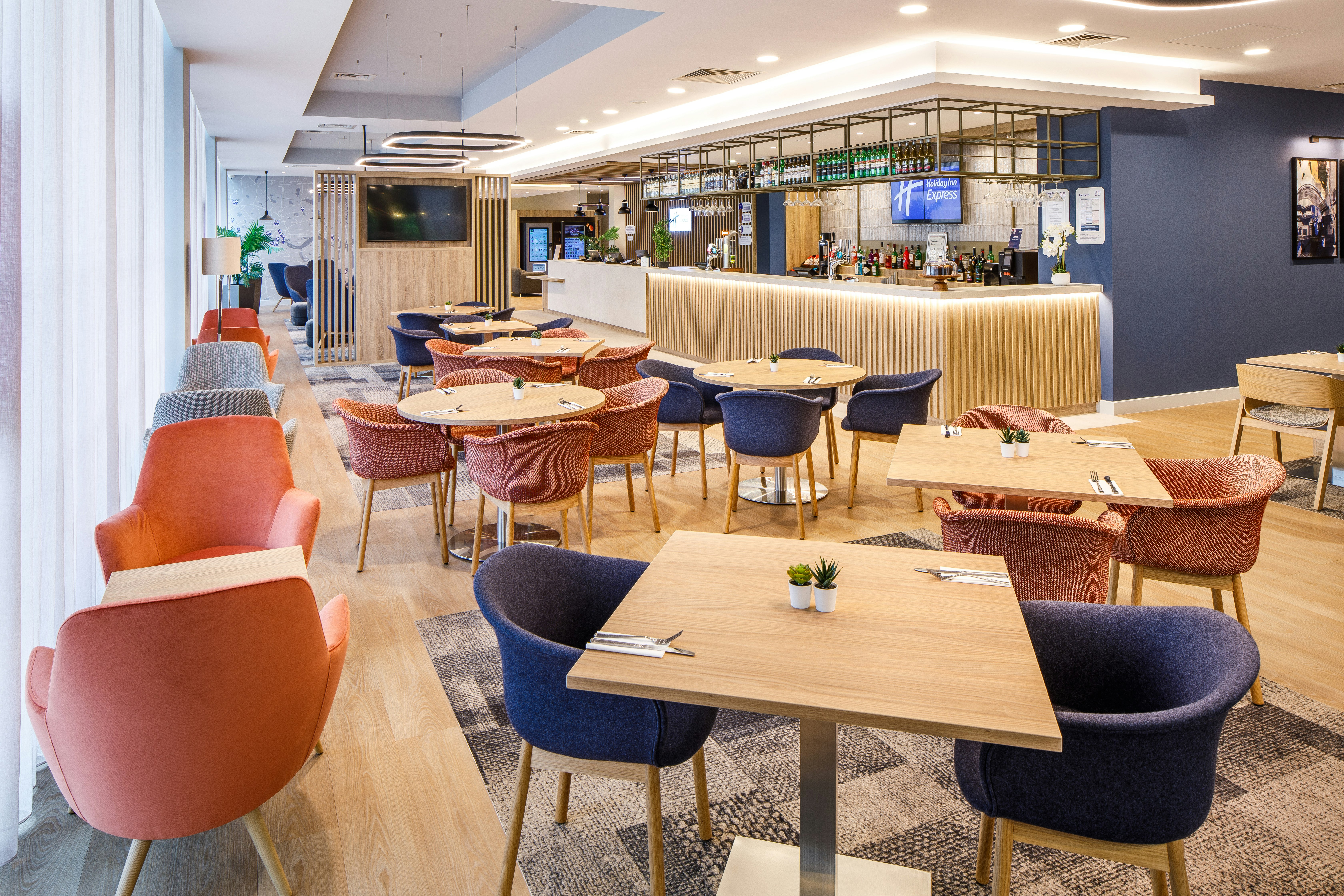 Holiday Inn Express London - Excel 36/64