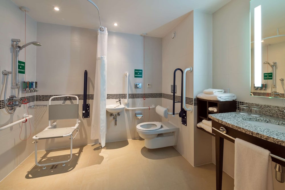 HAMPTON BY HILTON LONDON LUTON AIRPORT 16/50