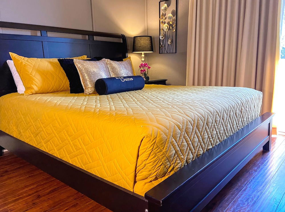 30 A Suites 33/79