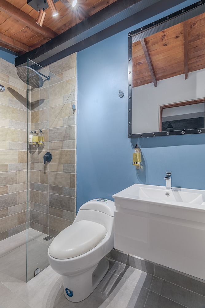 Viktory Boutique Hotel 43/44