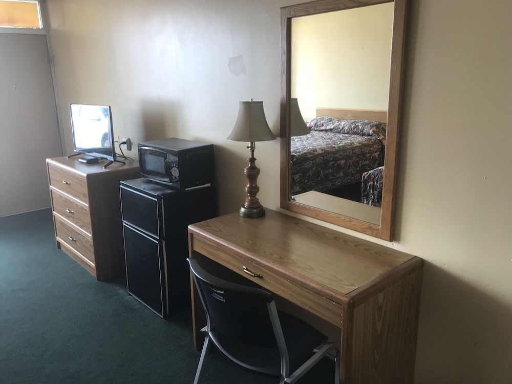 Budget Host Village Inn 15/22
