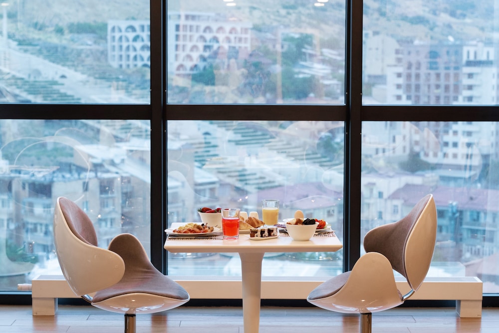 Opera Suite Hotel 38/50