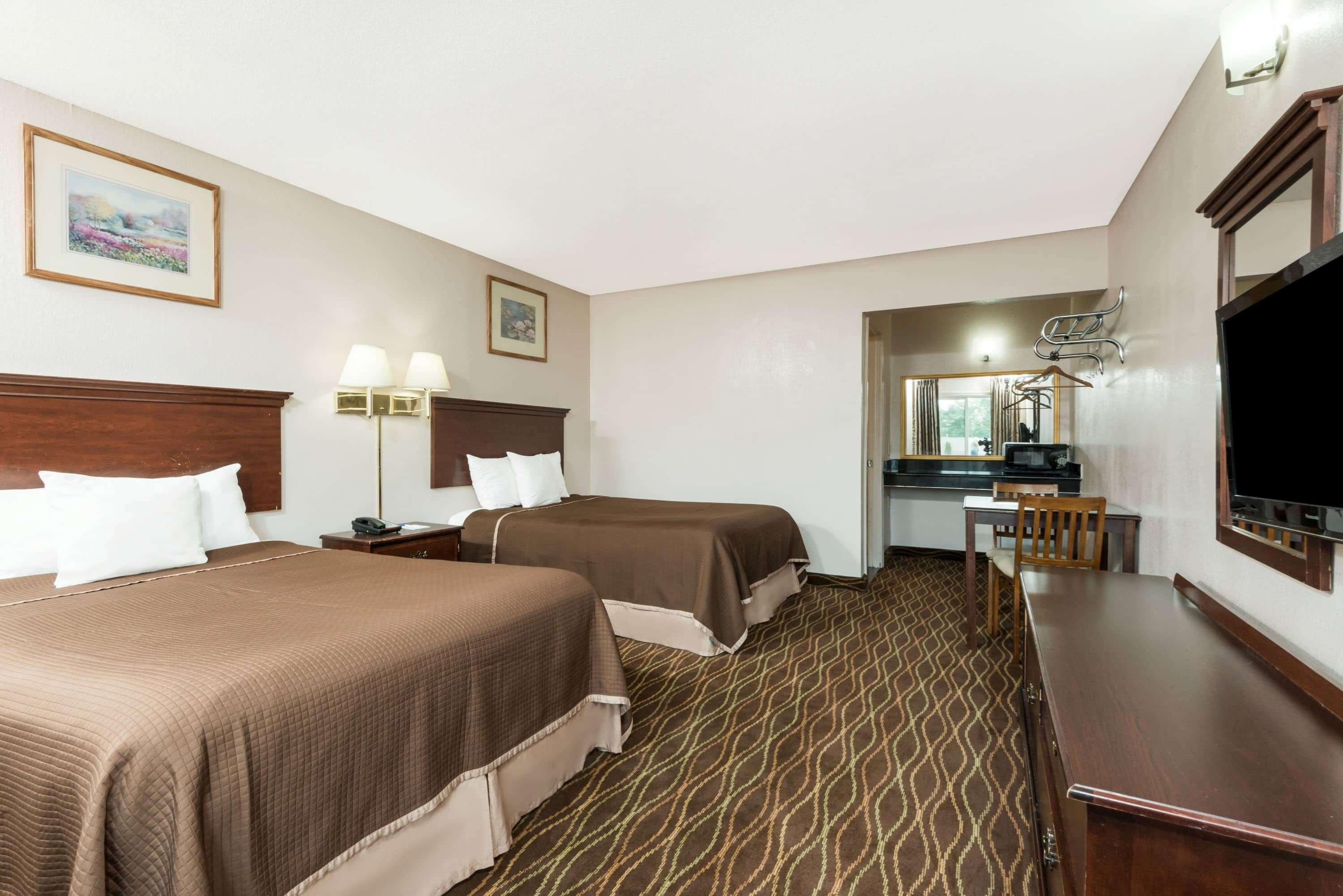 Howard Johnson By Wyndham Springfield 18/31