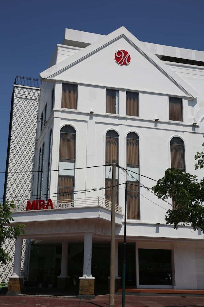 deMira Hotel Gubeng Surabaya 3/26