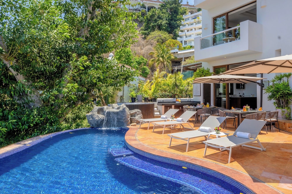 Villa Divina Luxury Boutique 64/69