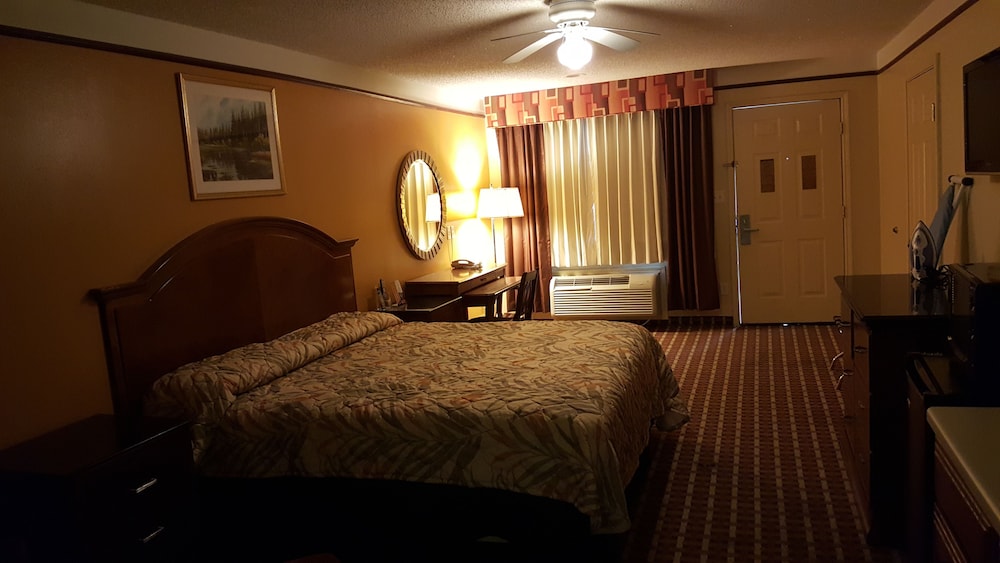 Deluxe Inn Suites 21/61
