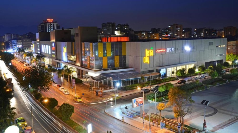 Sun Suites 2/41