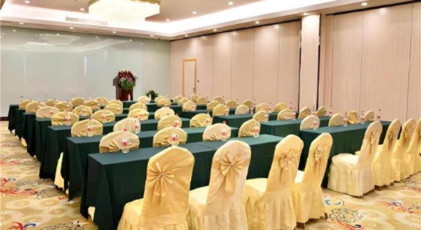 Vienna Hotel (Suzhou Fashion stage Yangcheng Lake store) 39/46