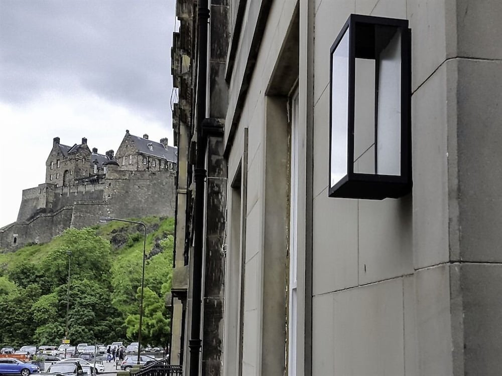 Edinburgh Nine 2/24