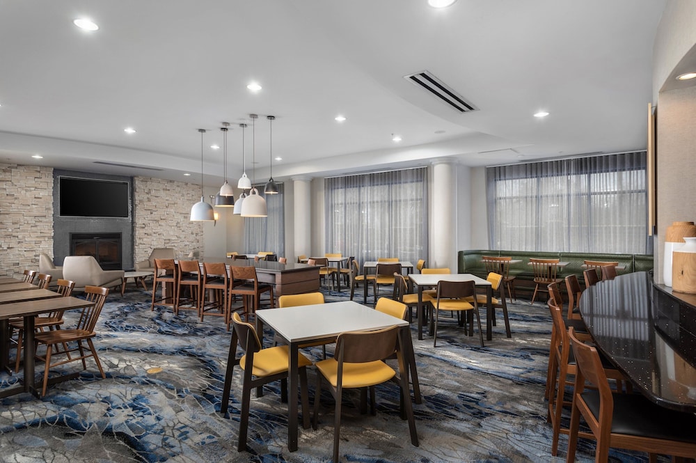 Fairfield Inn And Suites Elkin Jonesville 33/38