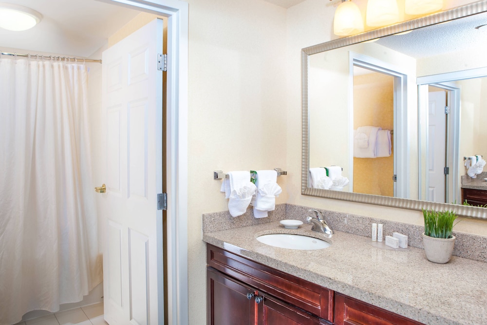 استوديو بسرير كينج مع أريكة، Residence Inn By Marriott Chesapeake Greenbrier 9/9