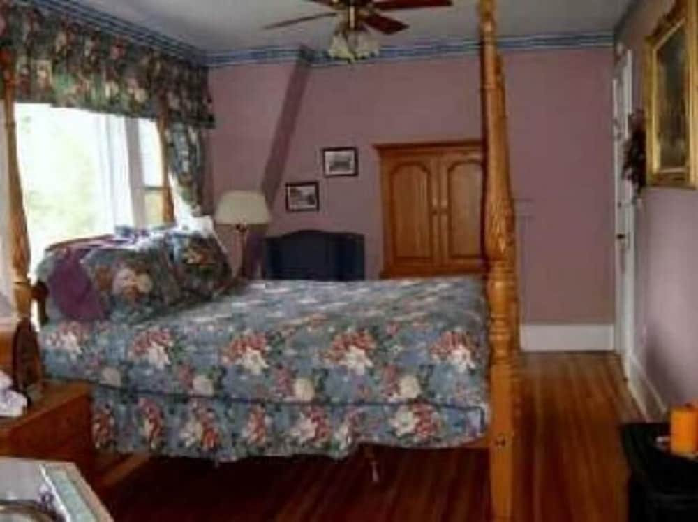 Brookview Manor Inn of the Poconos 5/51