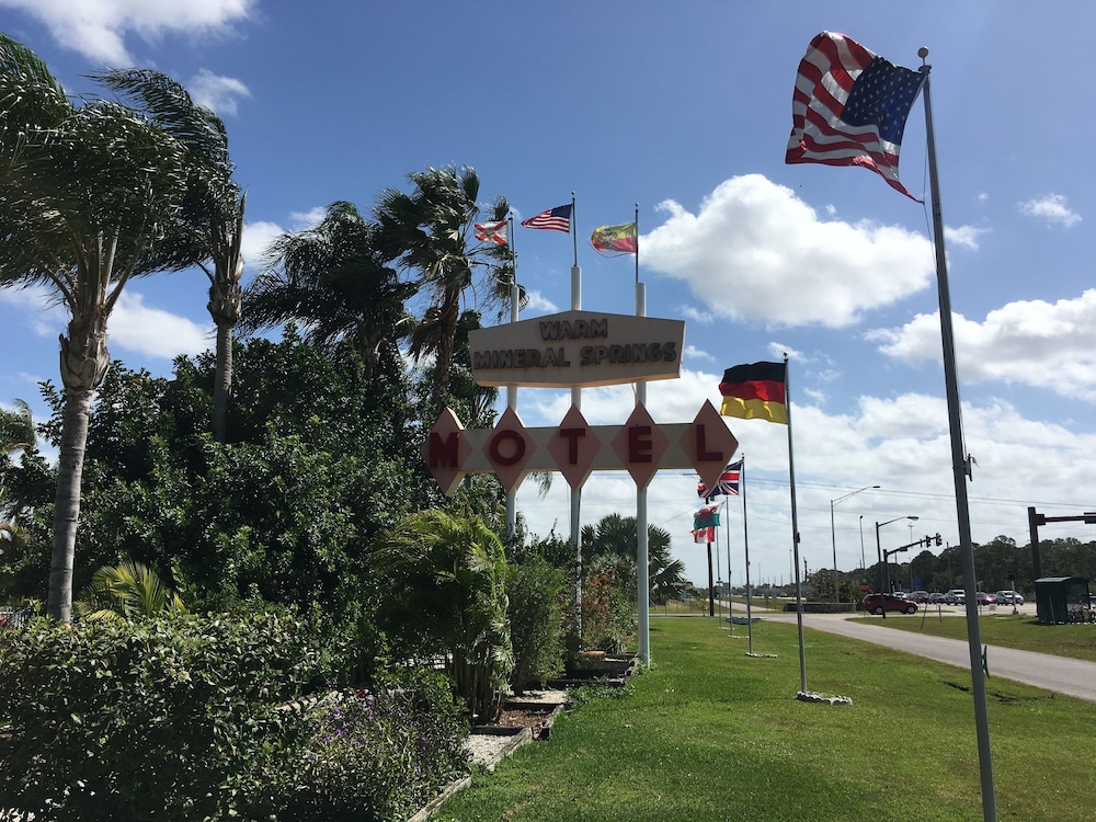 Warm Mineral Springs Motel 35/45