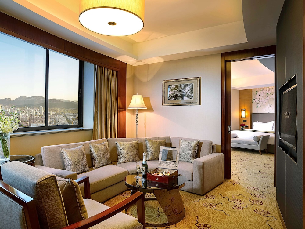 Enlux Hotel (Baotu Quanquan City Plaza) 42/59