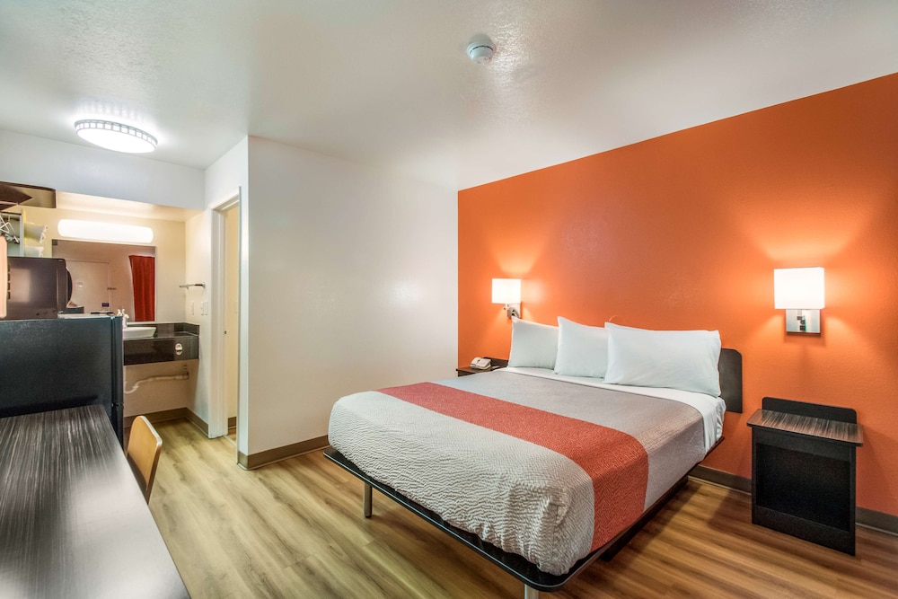 Motel6 Youngtown, AZ - Phoenix - Sun City 30/45