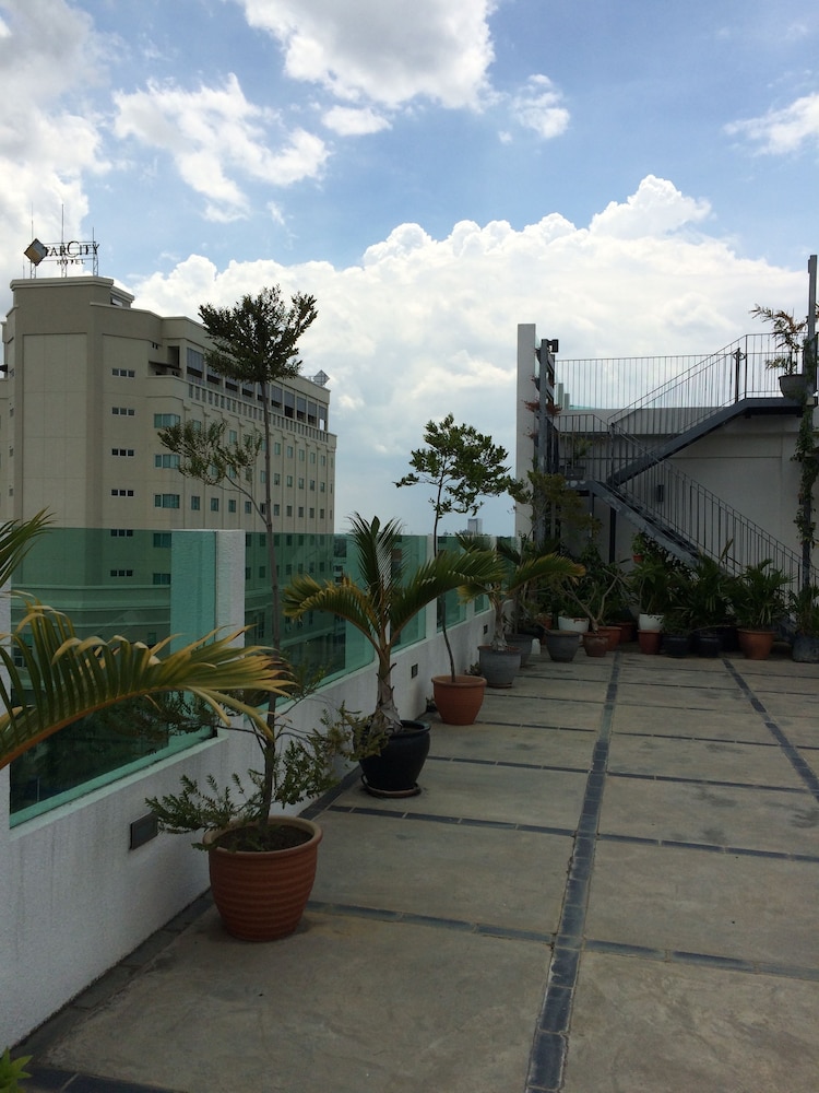 Fuller Hotel 31/32