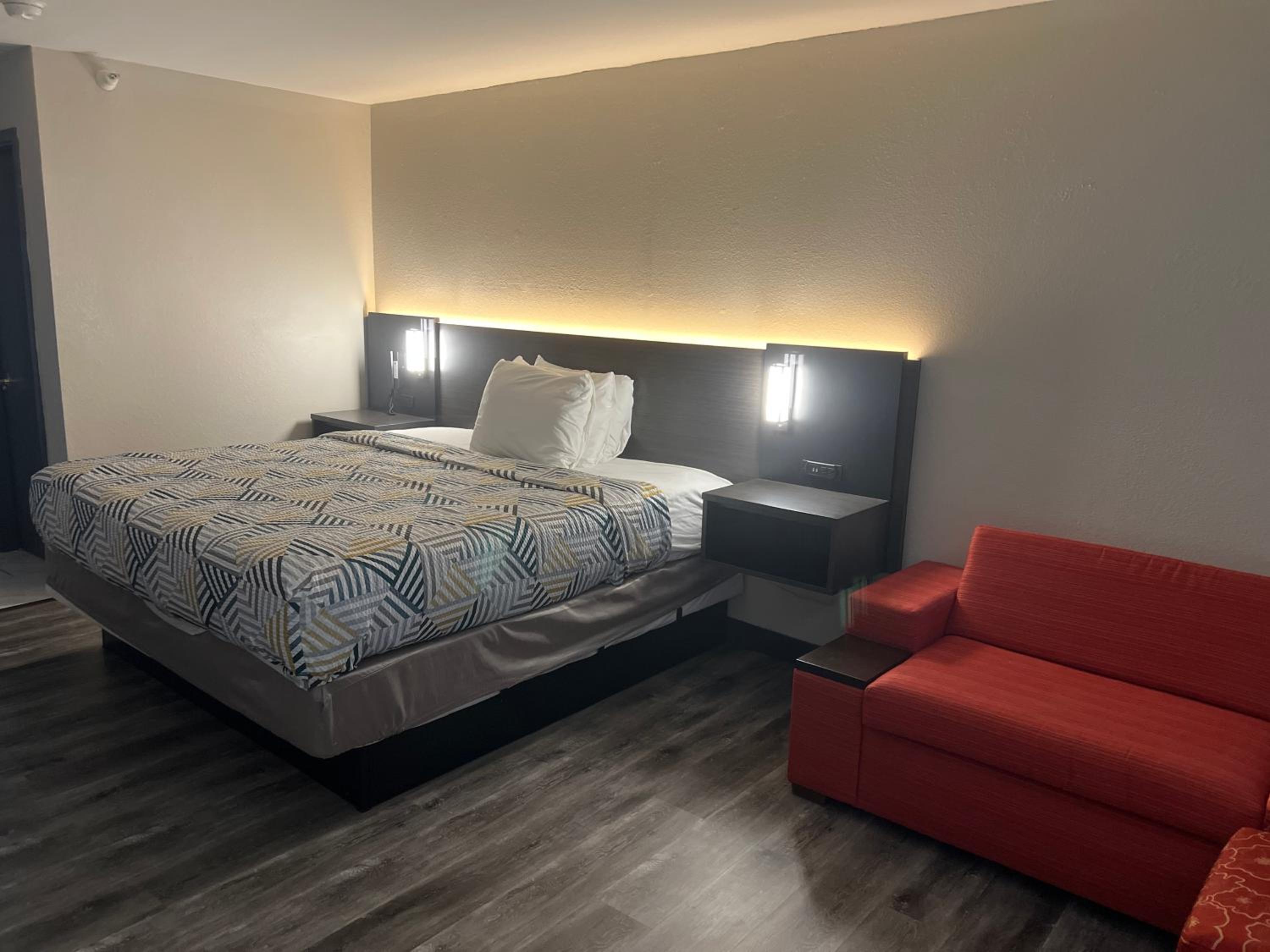 STUDIO, KING BED, SOFA