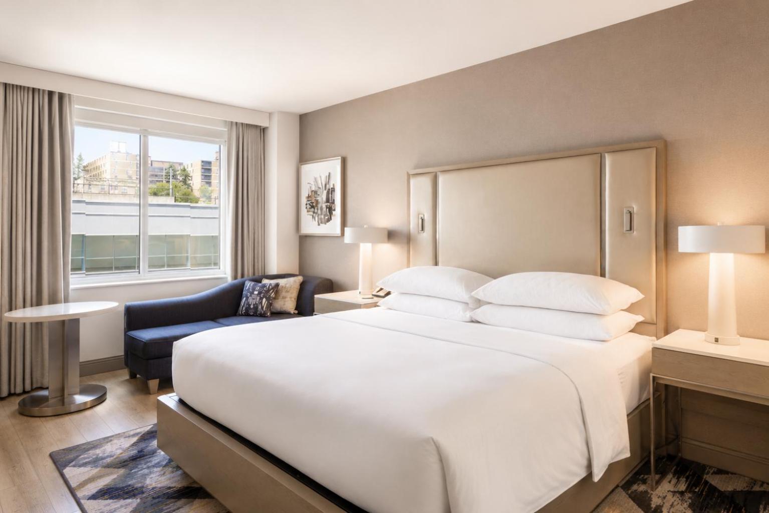 Guest Room, King Bed