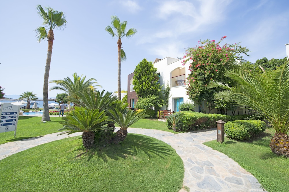 Costa Luvi Hotel 17/26