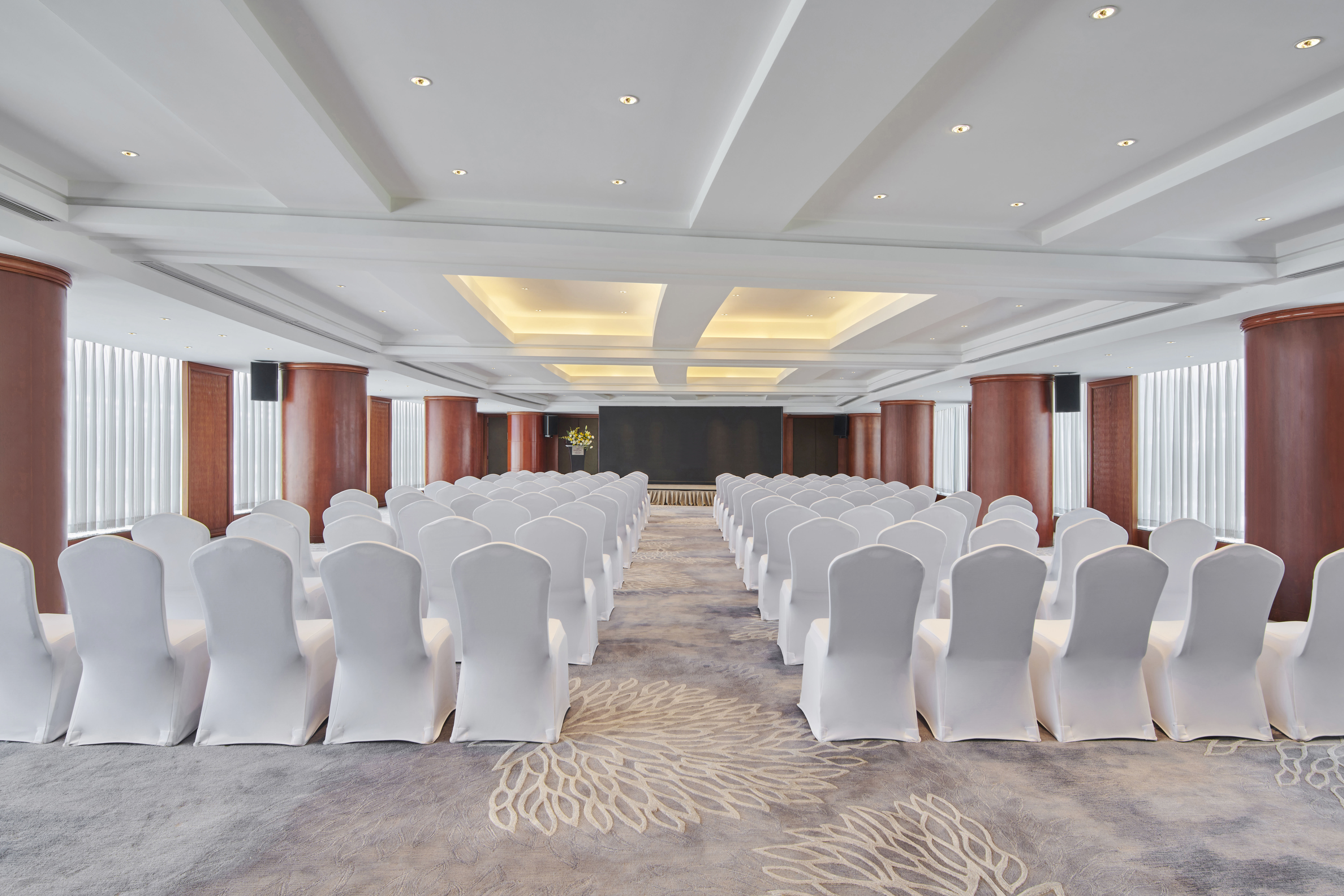 Crowne Plaza Zhuhai City Center 65/78