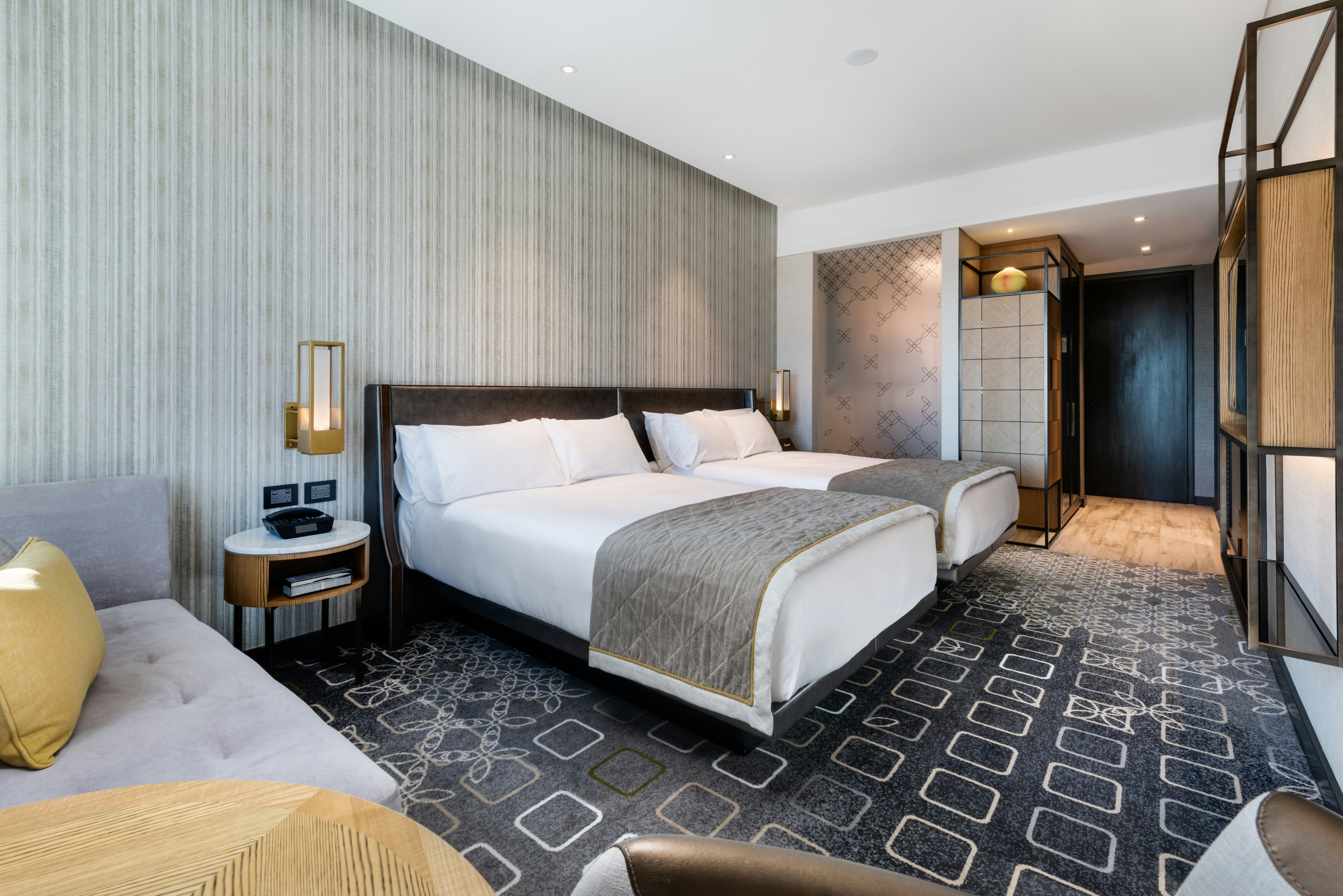 غرفة كلاسيكية بسريرين منفصلين