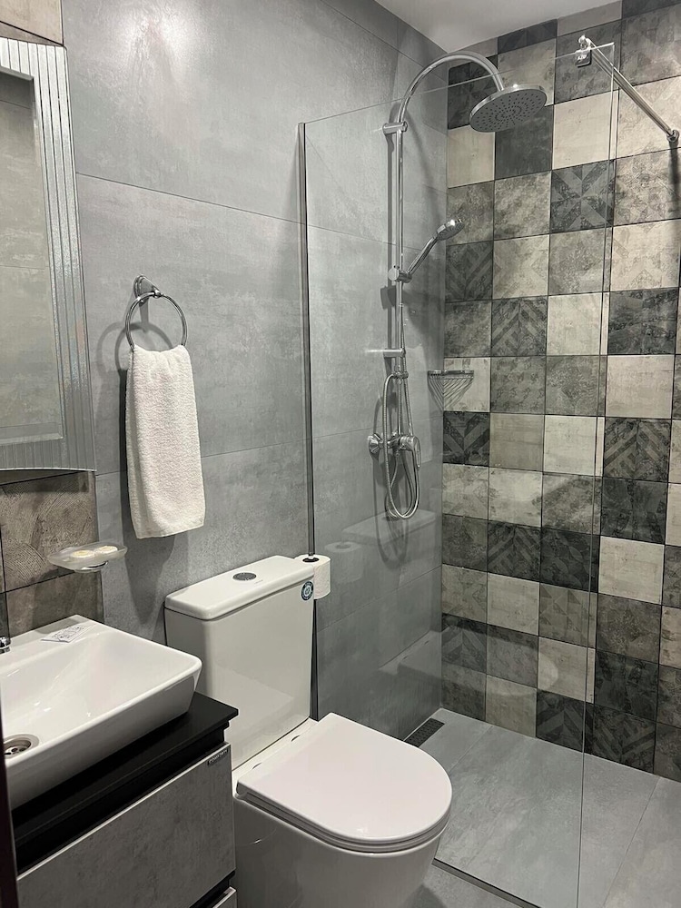 Park Avenue Hotel 46/50