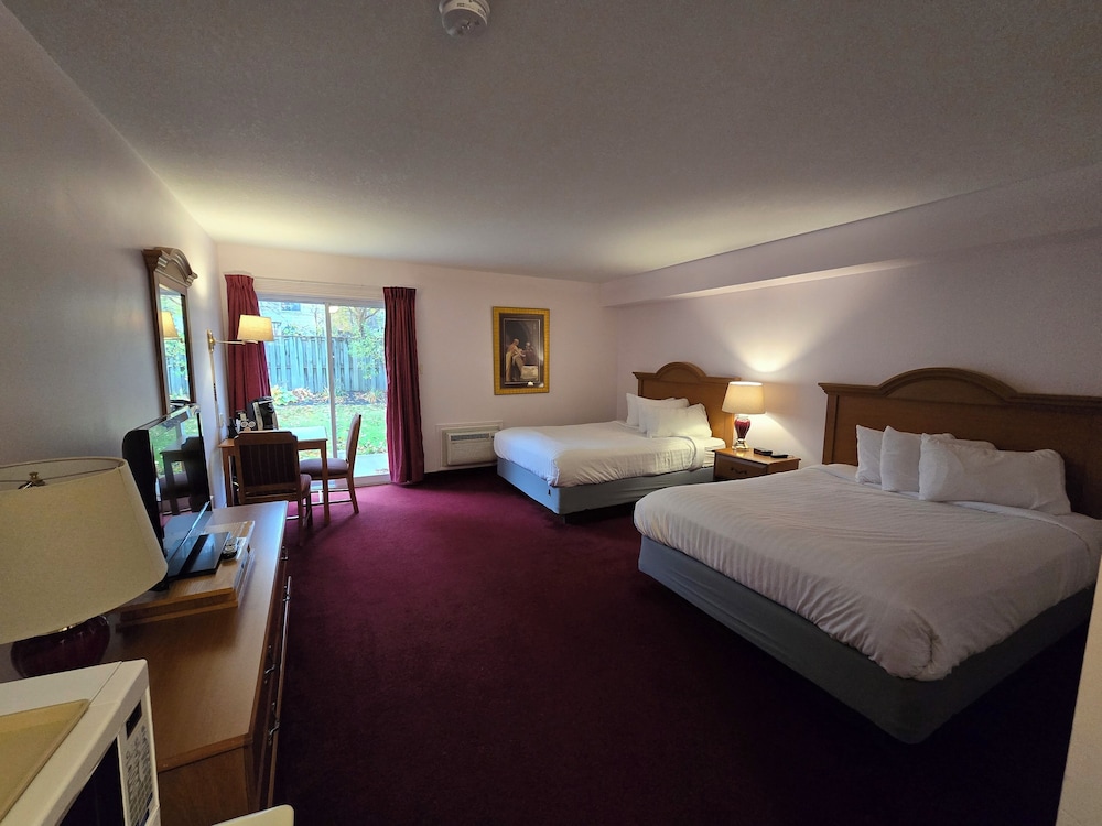 Room, 2 Queen Beds, North Wing