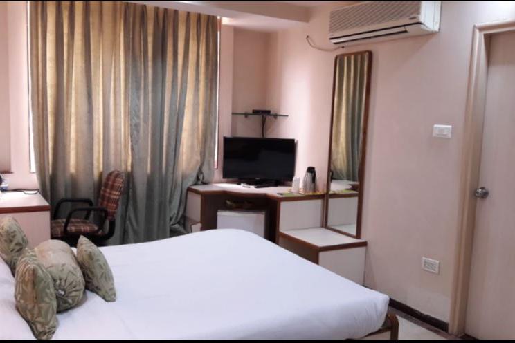 HOTEL GREEN ACRES 14/28