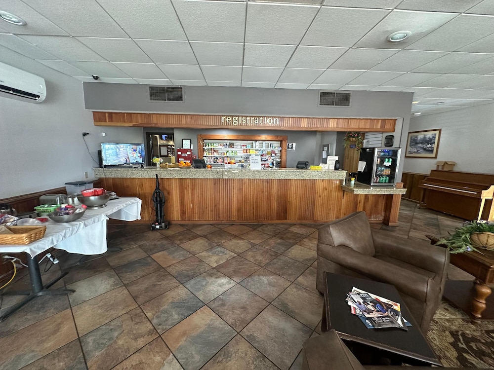 Hotel Red Rose by Townhouse Covington I-64 9/56