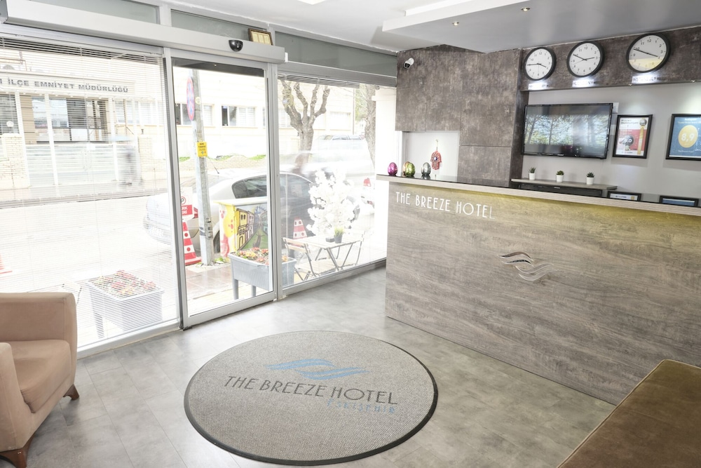 The Breeze Hotel 18/60