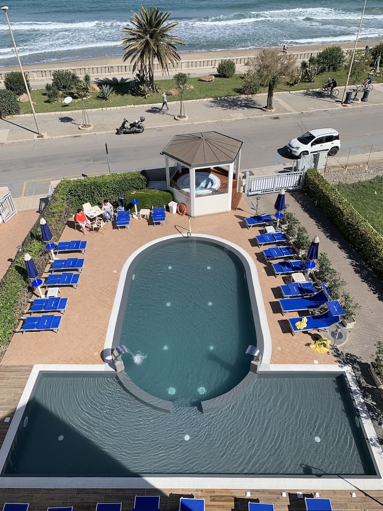 Astro Suite Hotel 37/50