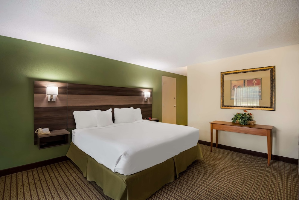 Suite, King Bed, Sofa, Living Area, Jetted Tub