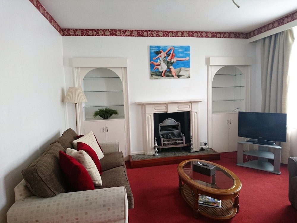 Sarum Hotel 36/69