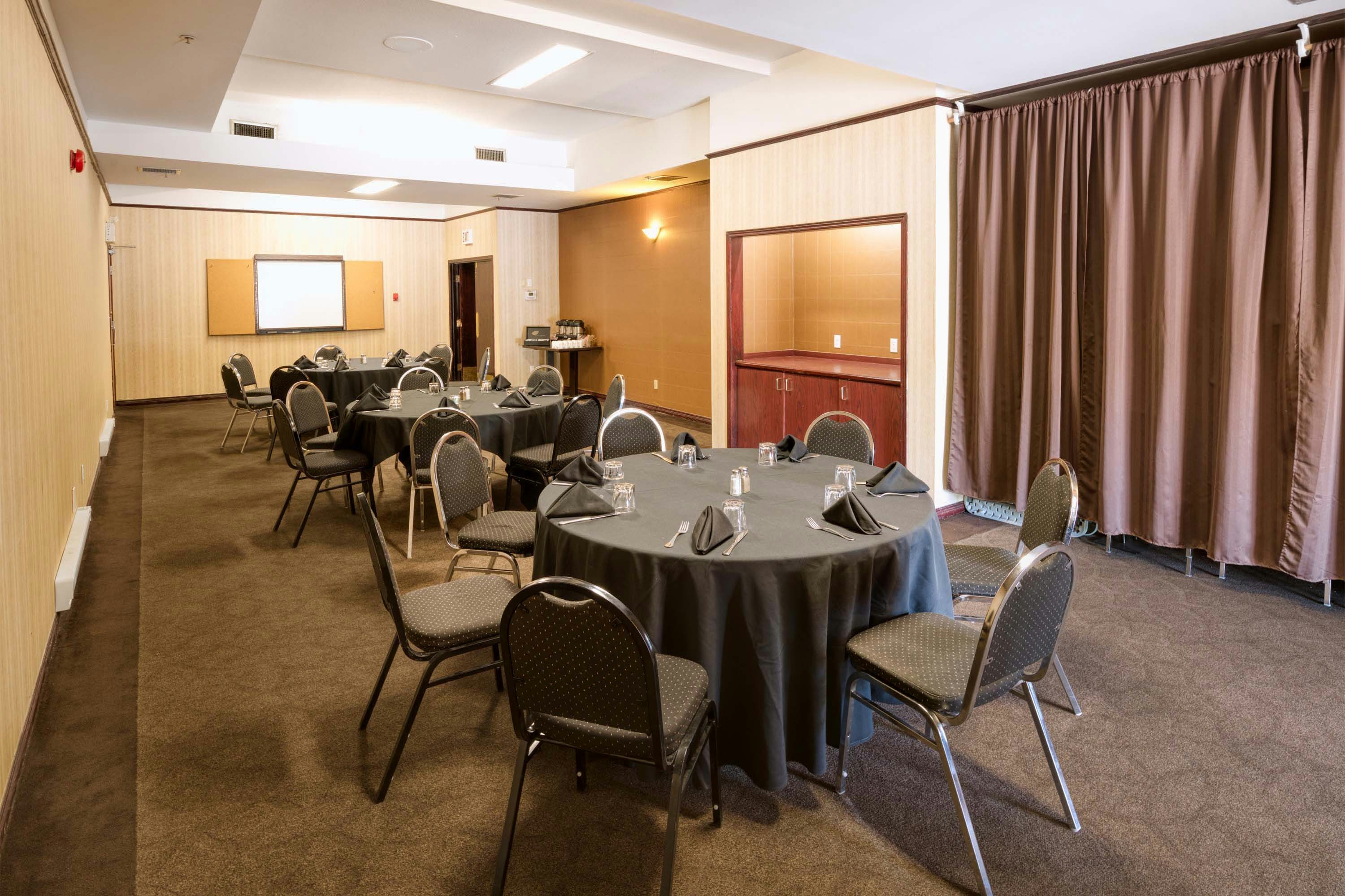 Sandman Hotel Penticton 45/49