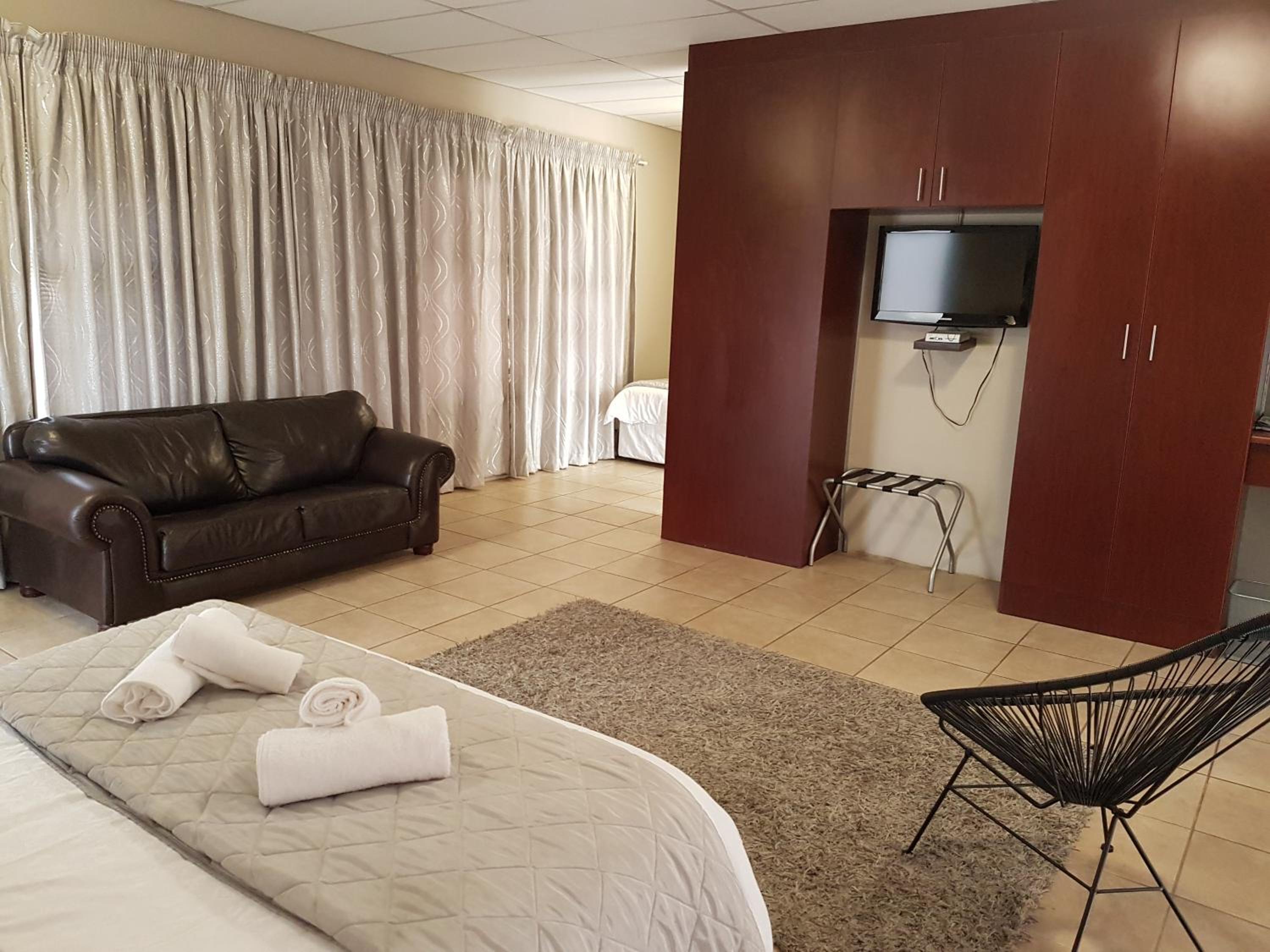 A Contempo Guesthouse 4/13