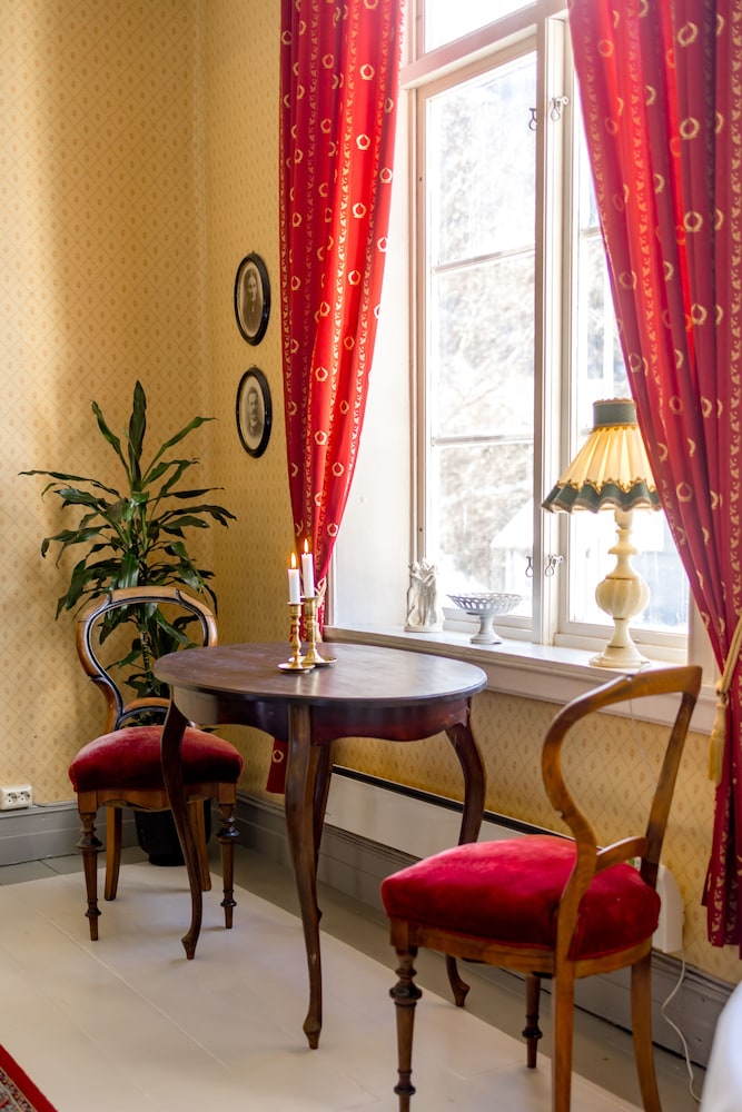 Fjordslottet Hotell 12/20