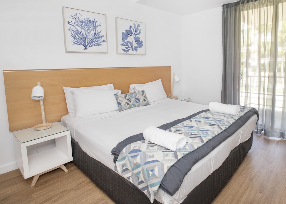 Swell Resort Burleigh Beach 44/50