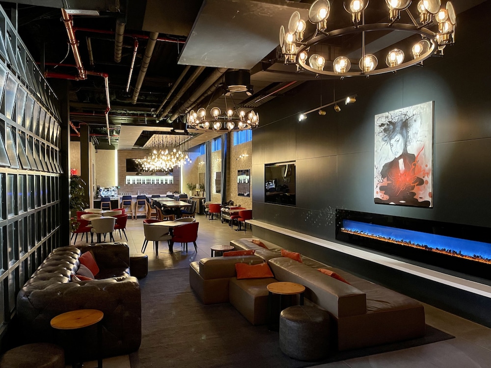 Hotel 42 34/48