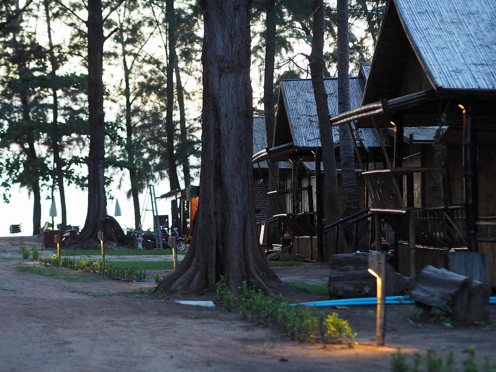 Eco Lanta Hideaway Beach Resort 14/44