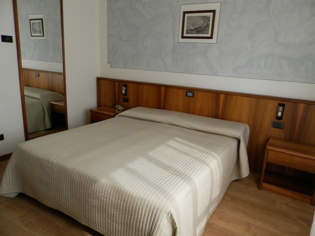 Hotel Continental Lovere 6/32